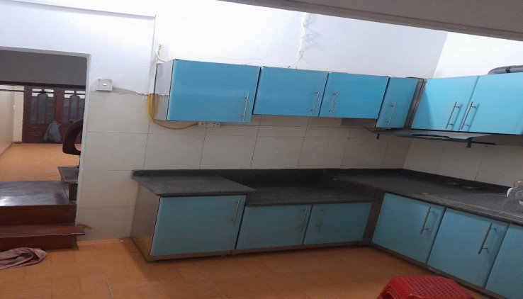 Cho thuê nhà nguyên căn ngõ 418 Đê La Thành, 3 tầng, 50m2, 3 ngủ, 10 triệu
